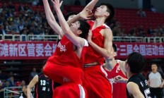 bsports体育-双方球队在激烈比拼中各有亮点，比赛精彩纷呈